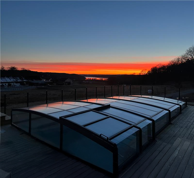 Bassengtak 4x8m | Uten skinner | UV-beskyttelse | Fleksibel dør Bassengtak 4x8m | Uten skinner | UV-beskyttelse | Fleksibel dør