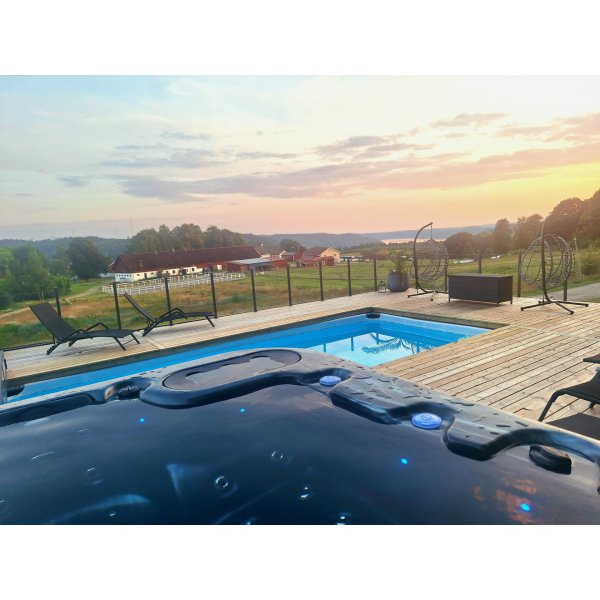 Spabad - Vivid Dreams WiFi - 5-6 personer | Svart utgave | Lyfco