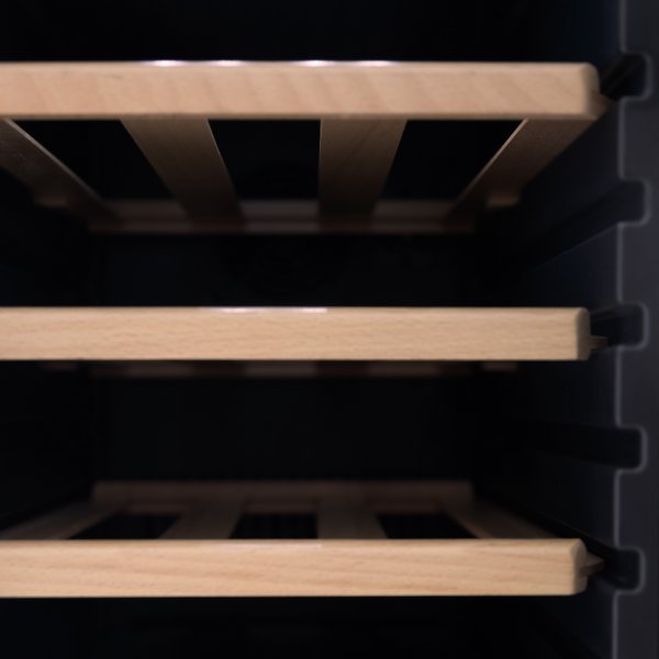 Vinkjøler 2 temperatursoner | 27 flasker | Stillegående | 35cm bred Vinkjøler 2 temperatursoner | 27 flasker | Stillegående | 35cm bred