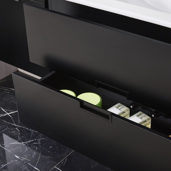 Baderomspakke | Kommode og sideskap i slitesterk MDF | LED speil Baderomspakke | Kommode og sideskap i slitesterk MDF | LED speil