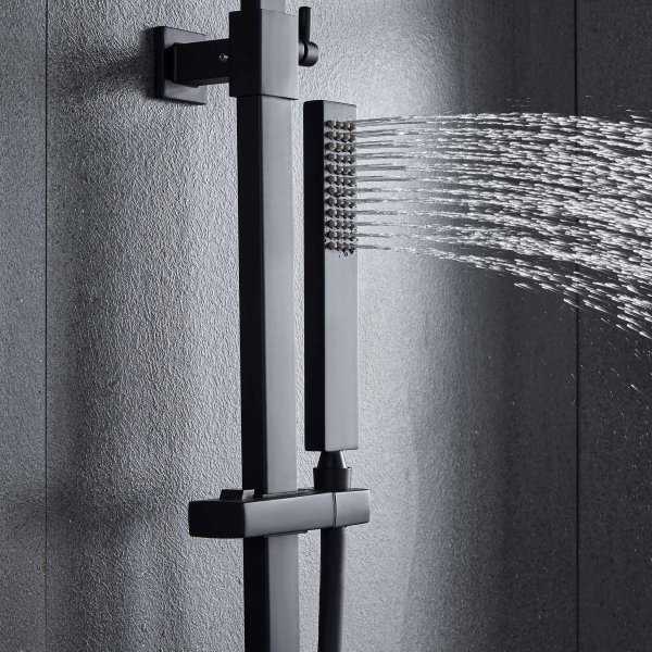 Komplett takdusjsett med hånddusj i kantet design | Svart Komplett takdusjsett med hånddusj i kantet design | Svart