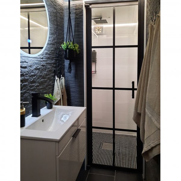 Dusjdør i industridesign | Nanobehandlet | 6 mm sikkerhetsglass Dusjdør i industridesign | Nanobehandlet | 6 mm sikkerhetsglass