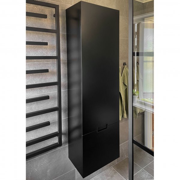 Baderomspakke | Kommode og sideskap i slitesterk MDF | LED speil Baderomspakke | Kommode og sideskap i slitesterk MDF | LED speil