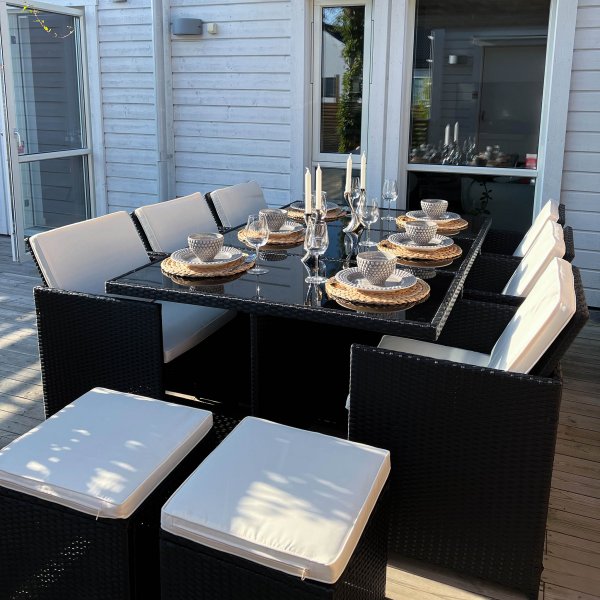 Spisegruppe utemøbler | 10 sitteplasser | Kunstrotting Spisegruppe utemøbler | 10 sitteplasser | Kunstrotting