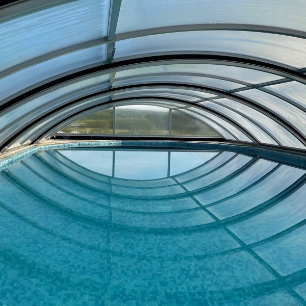 Bassengtak 5x10m med sideåpning - Aluminium Bassengtak 5x10m med sideåpning - Aluminium