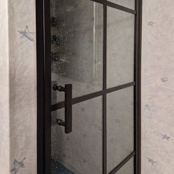 Dusjdør i industridesign | Nanobehandlet | 6 mm sikkerhetsglass Dusjdør i industridesign | Nanobehandlet | 6 mm sikkerhetsglass