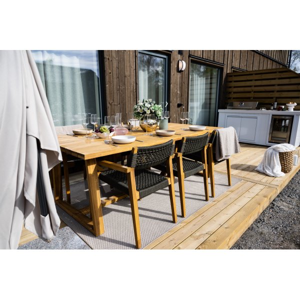 Elegant spisegruppe | Seks sitteplasser | Moderne design og materialer av h�y kvalitet | Alex