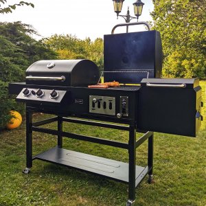 Kombinert kull- og gassgrill med r�yk