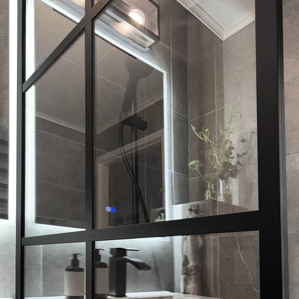Dusjvegg med sort stang | 6 mm sikkerhetsglass Dusjvegg med sort stang | 6 mm sikkerhetsglass