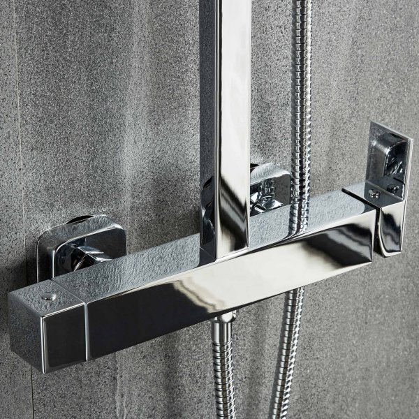 Takdusjsett i krom | 20 x 20 cm takdusj og h�nddusj, Cindy