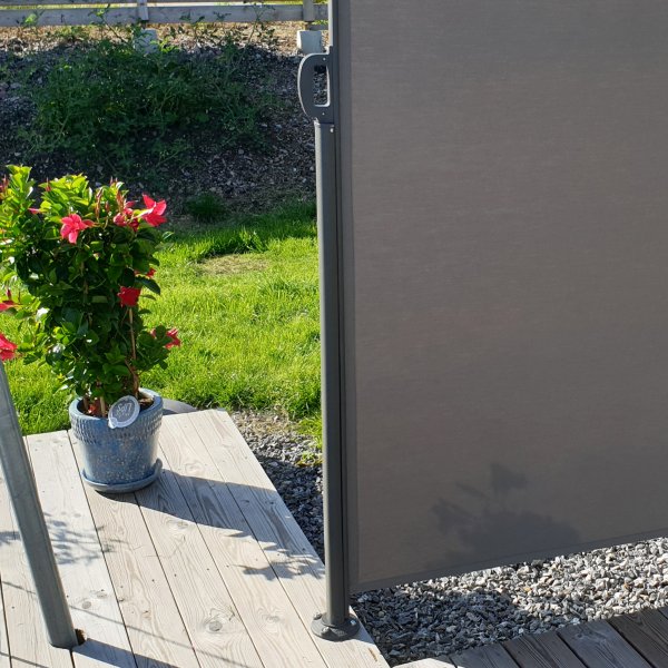 Høy sidemarkise 1,8x3m | Sol-, vind- og innsynsbeskyttelse | Metalcraft Høy sidemarkise 1,8x3m | Sol-, vind- og innsynsbeskyttelse | Metalcraft