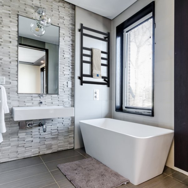 Elektrisk håndklestativ 60x82,5x12cm | SC06B | Svart Elektrisk håndklestativ 60x82,5x12cm | SC06B | Svart