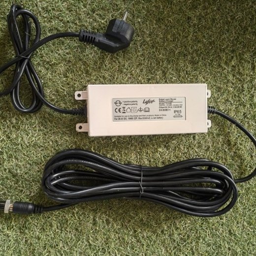 Robotgressklipper 3600 m | Lyfco E1600T-3 WiFi