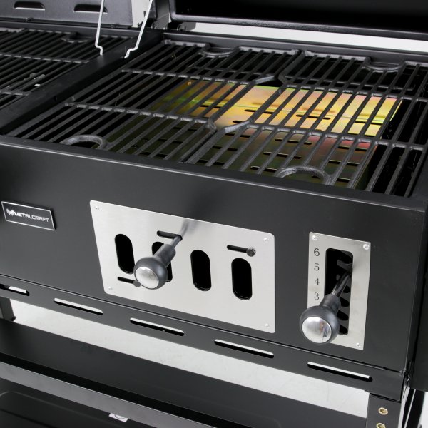 Kombinert kull- og gassgrill med r�yk