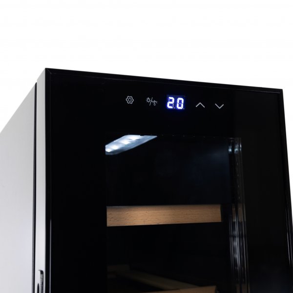 Vinkjøler for 18 flasker | Ekstra stillegående | LED-belysning | 25 cm smal Vinkjøler for 18 flasker | Ekstra stillegående | LED-belysning | 25 cm smal